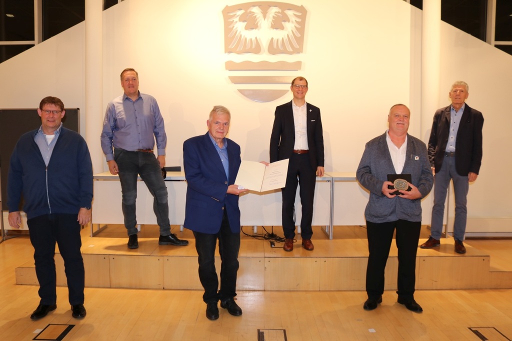 Sportplakette des Bundespräsidenten für den SV 1920 Assenheim.jpg