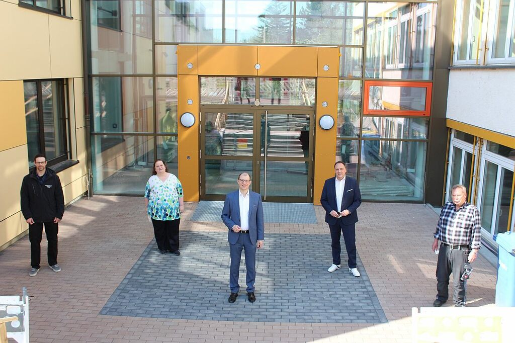 Rosendorfschule Steinfurth  Erweiterungsbau fertiggestellt  Besichtigung im kleinen Rahmen.jpg