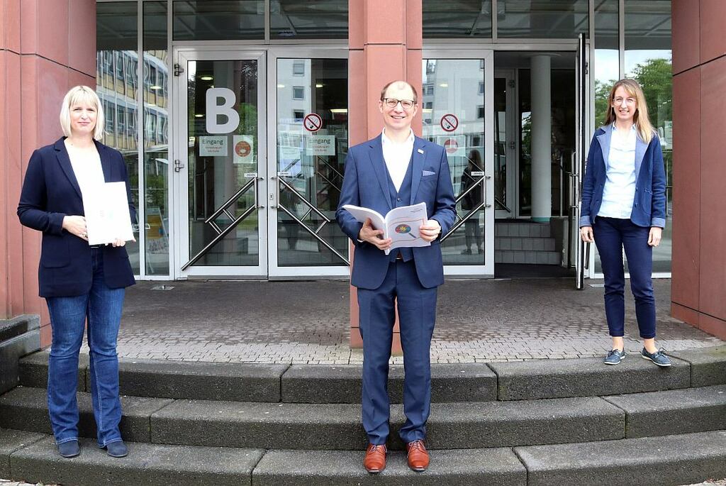 Beteiligungsbericht vl Kerstin Oschmann_LR Jan Weckler_Julia Leinhos.jpg