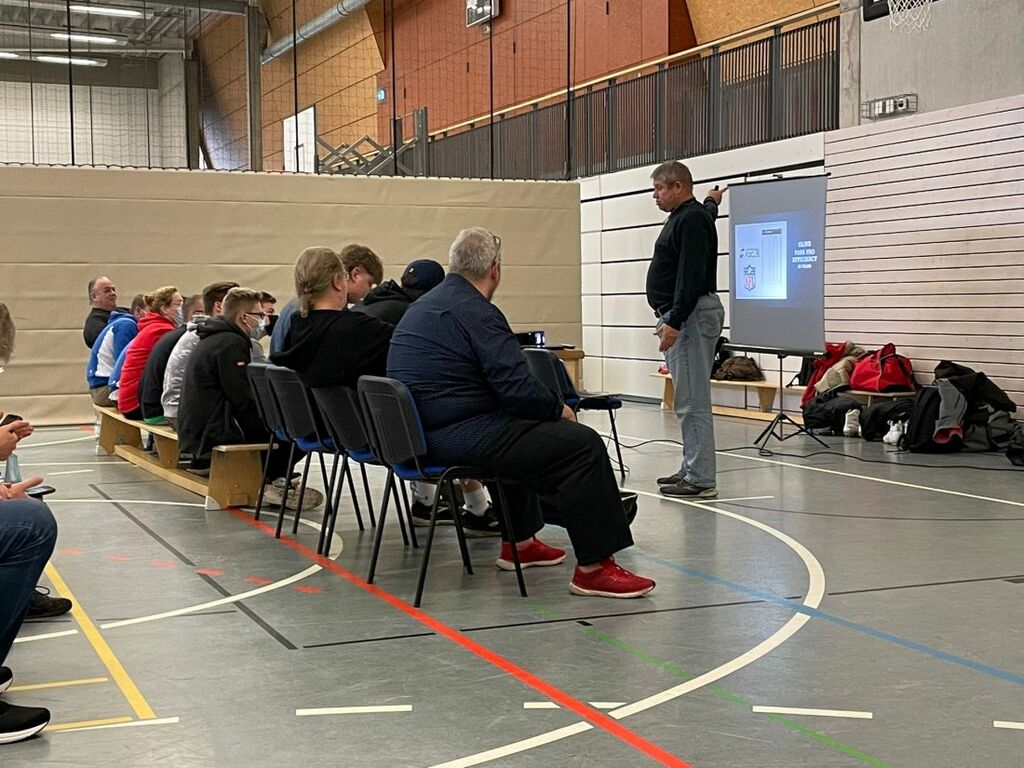 FootballSingberg2511_jk (4).jpg