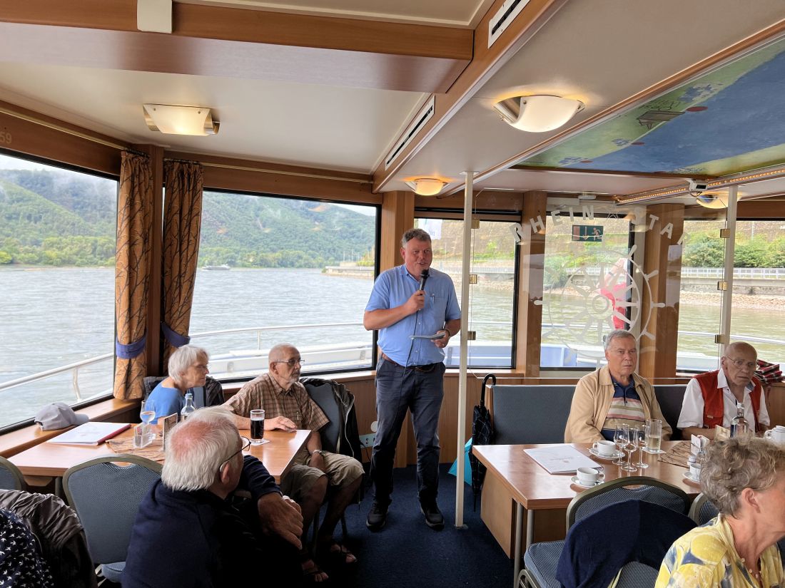 Mit ber 200 Senioren auf dem Rhein unterwegs1 AG