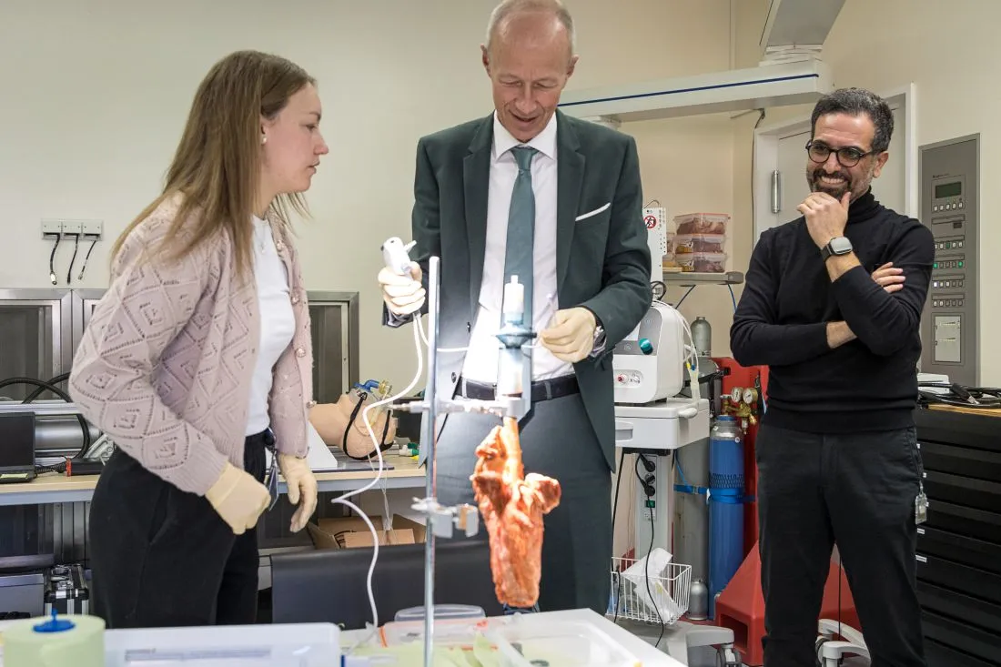 Armin Schwarz besucht Fachbereich Gesundheit der THM AG