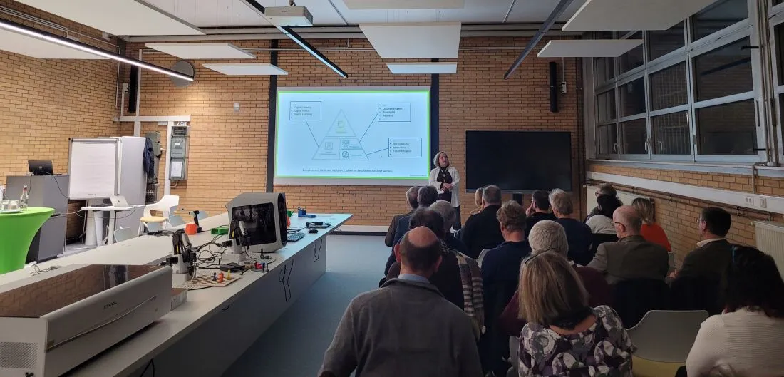 Schulleitungen von 17 Schulen tauschen sich an der THM aus AG